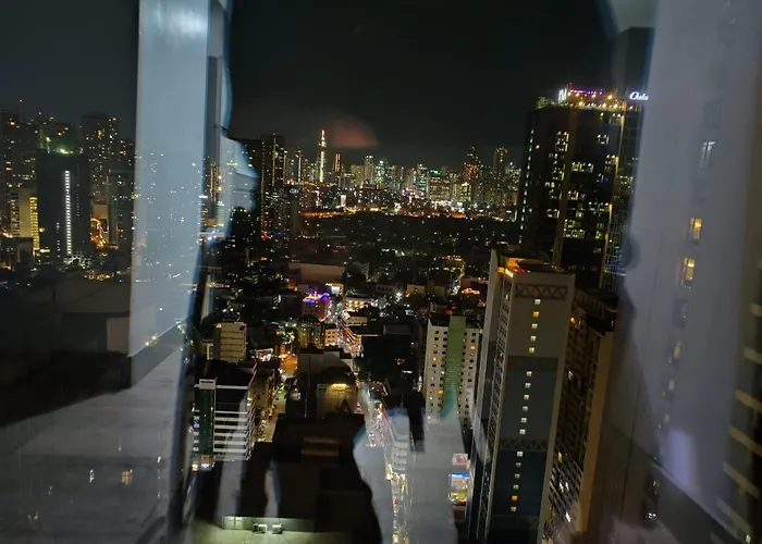 Century Spire Appartement *
