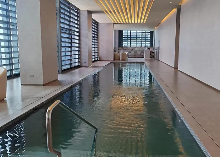 Century Spire Appartement *